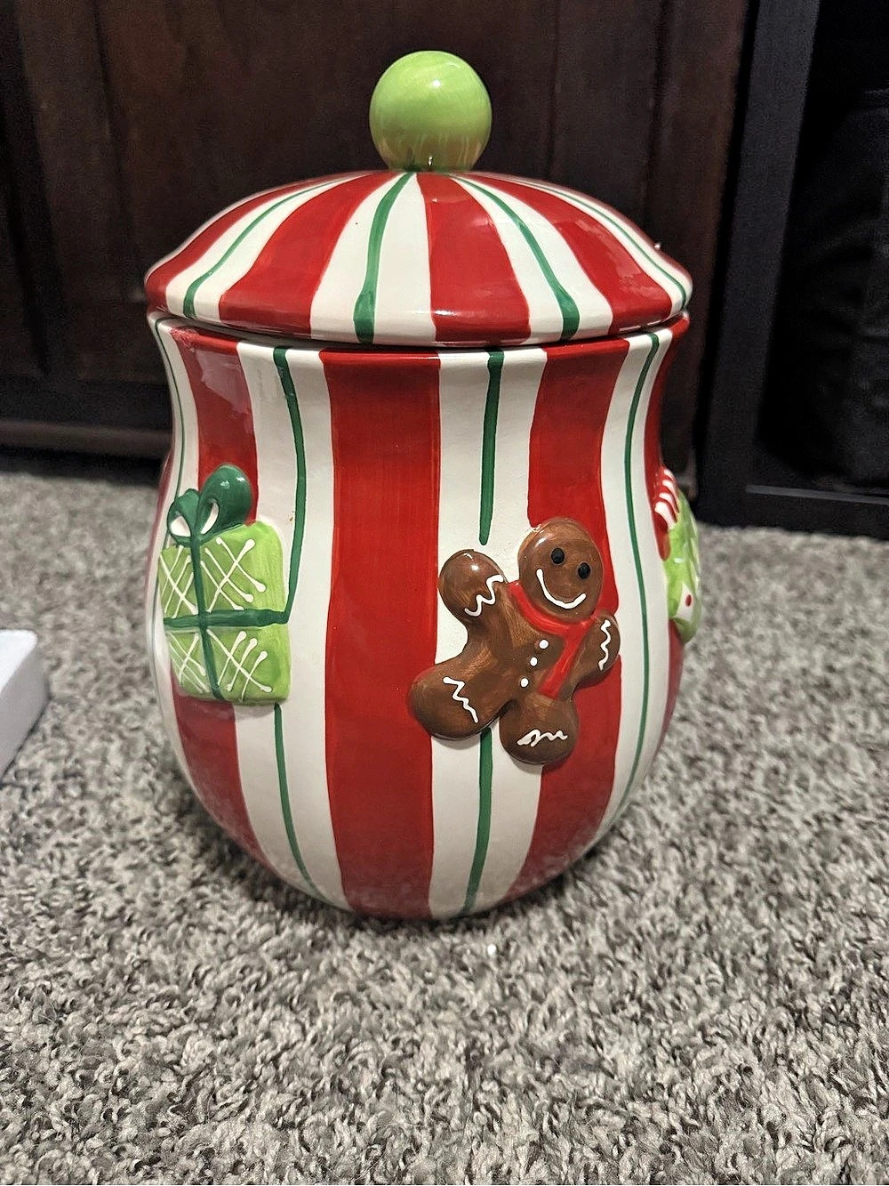 Cracker Barrel Christmas Gingerbread & Presents Cookie Jar Canister New